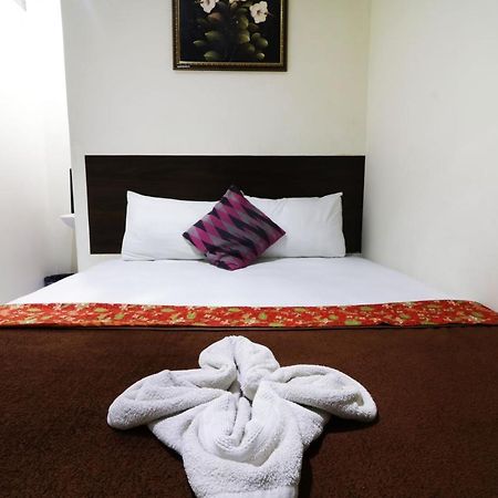Hotel Bantal Guling Pasar Baru Bandung Exterior foto