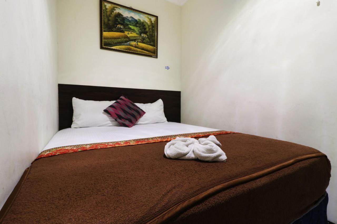 Hotel Bantal Guling Pasar Baru Bandung Exterior foto