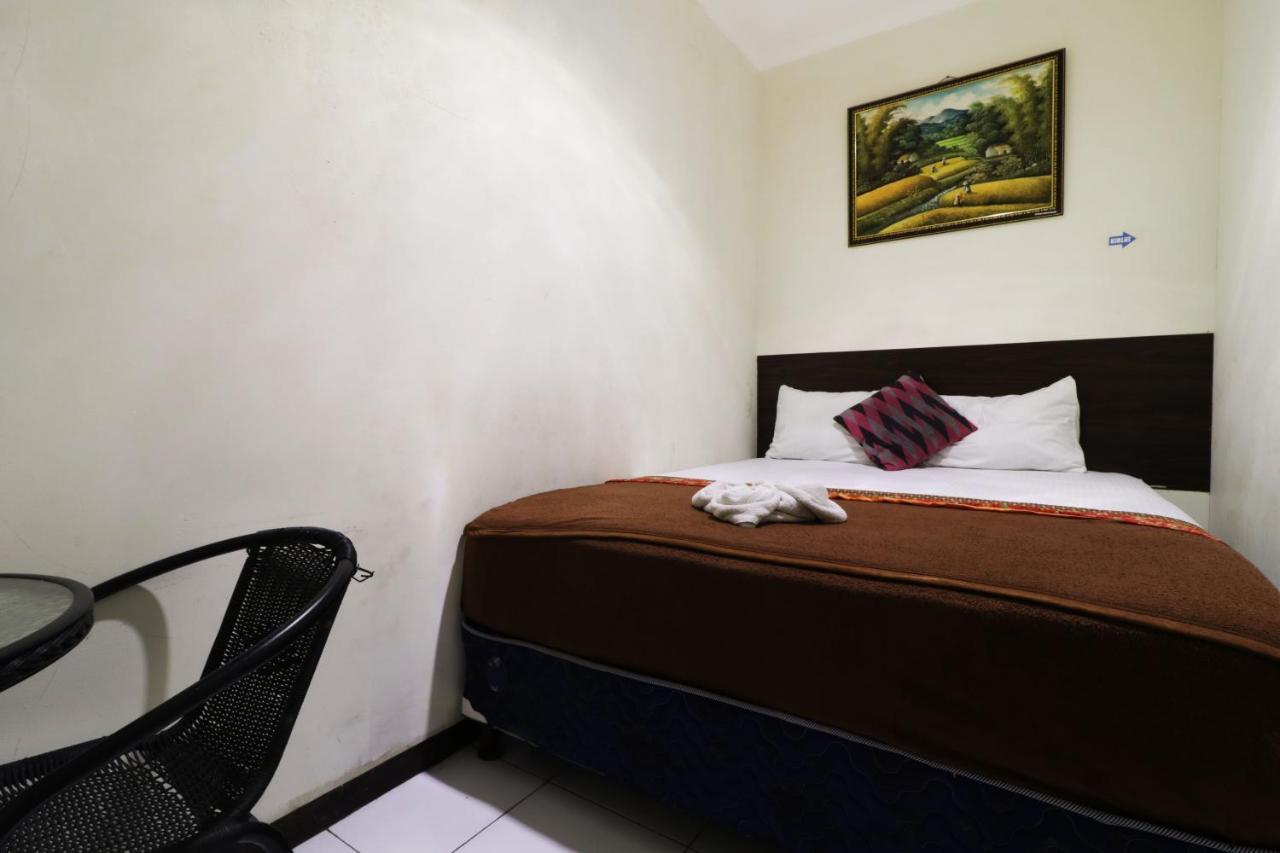Hotel Bantal Guling Pasar Baru Bandung Exterior foto