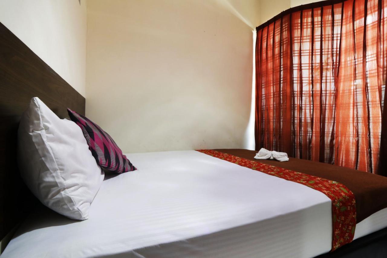 Hotel Bantal Guling Pasar Baru Bandung Exterior foto