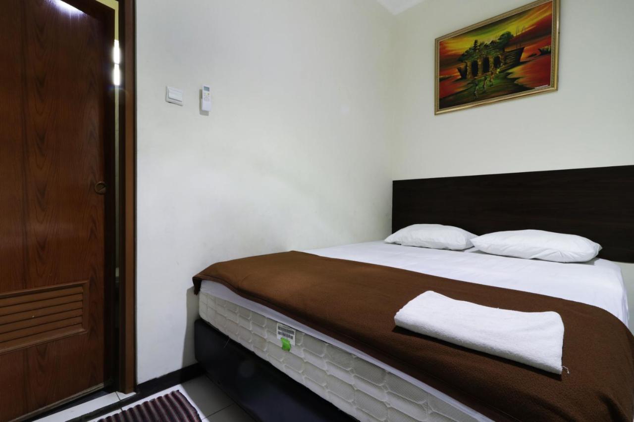 Hotel Bantal Guling Pasar Baru Bandung Exterior foto