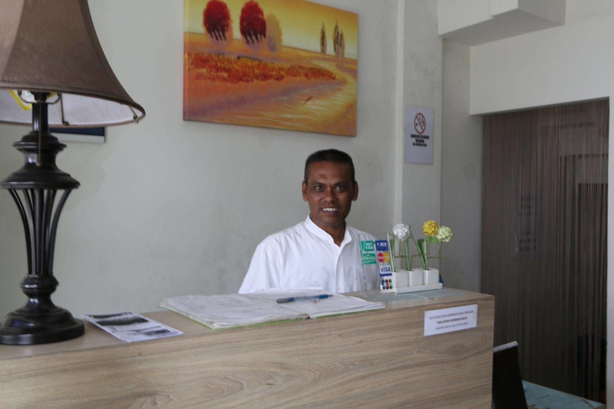 Hotel Bantal Guling Pasar Baru Bandung Exterior foto