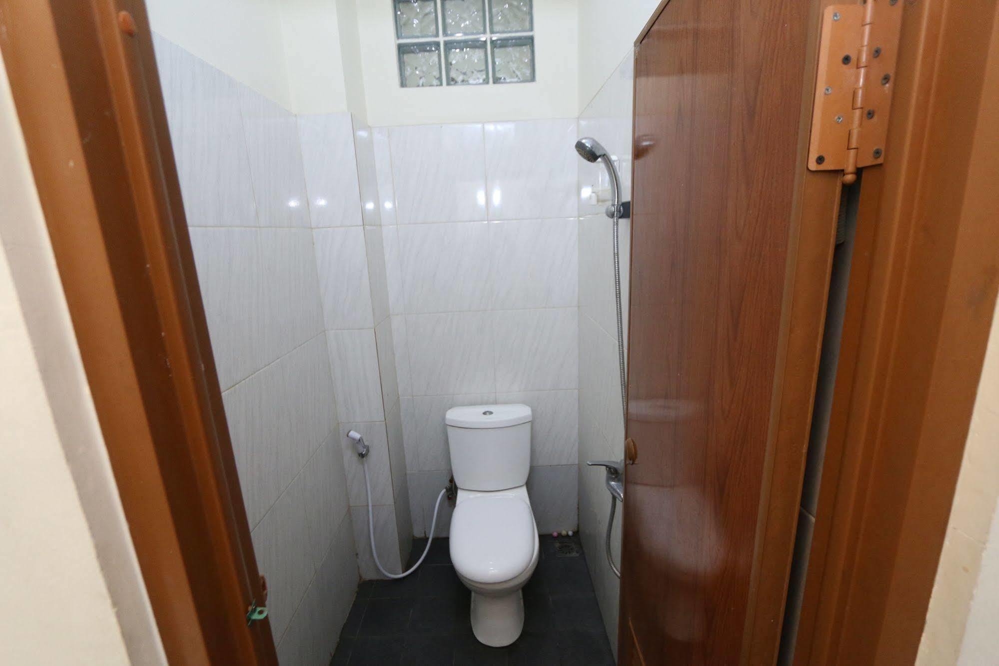 Hotel Bantal Guling Pasar Baru Bandung Exterior foto